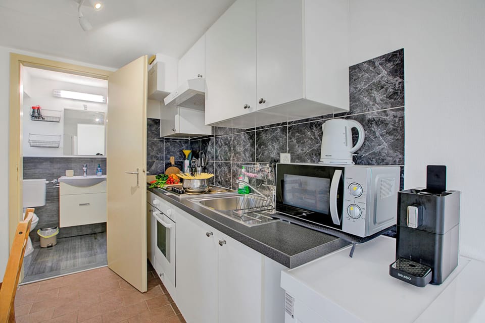 Family Apartment, Multiple Bedrooms, Mountainside (Apartment View And Pool) | Private kitchen | Fridge, microwave, oven, stovetop
