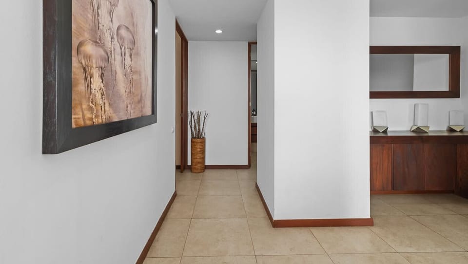 Hallway to bedrooms