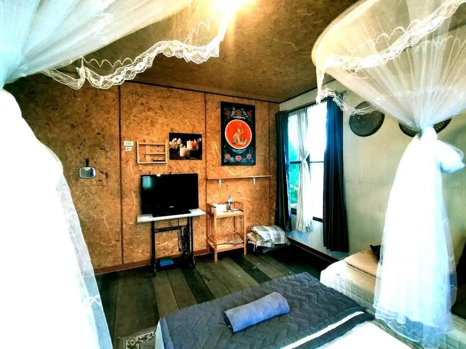 House | Soundproofing, free WiFi, bed sheets