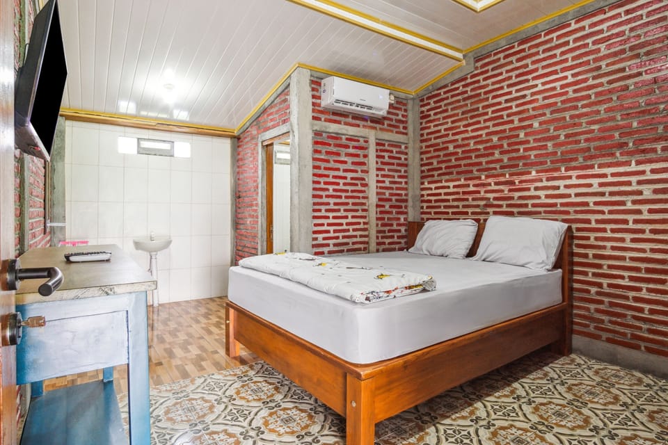 Standard Double Room | Desk, free WiFi, bed sheets