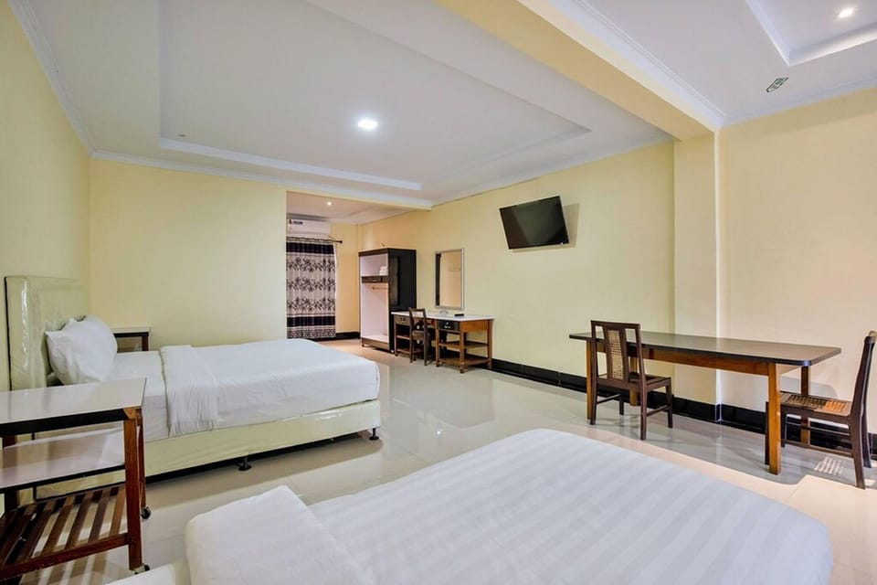 Studio Suite | In-room safe, desk, WiFi (free), bed sheets