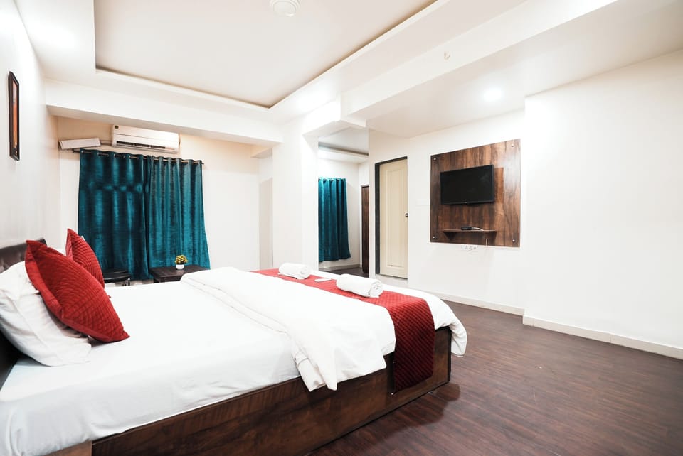 Deluxe Room | Desk, free WiFi, bed sheets