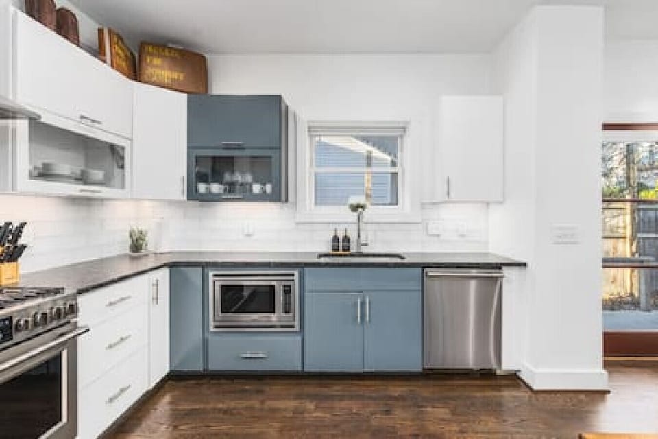 Fully-equipped kitchen with stainless steel appliances and all the utensils, suitable for any chef. We also provide a coffee machine & grounds for your morning routine.
