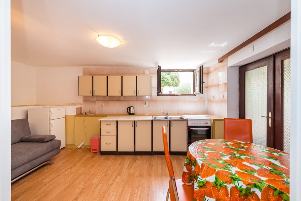 Apartment, 1 Bedroom, Balcony, Garden View | Interior