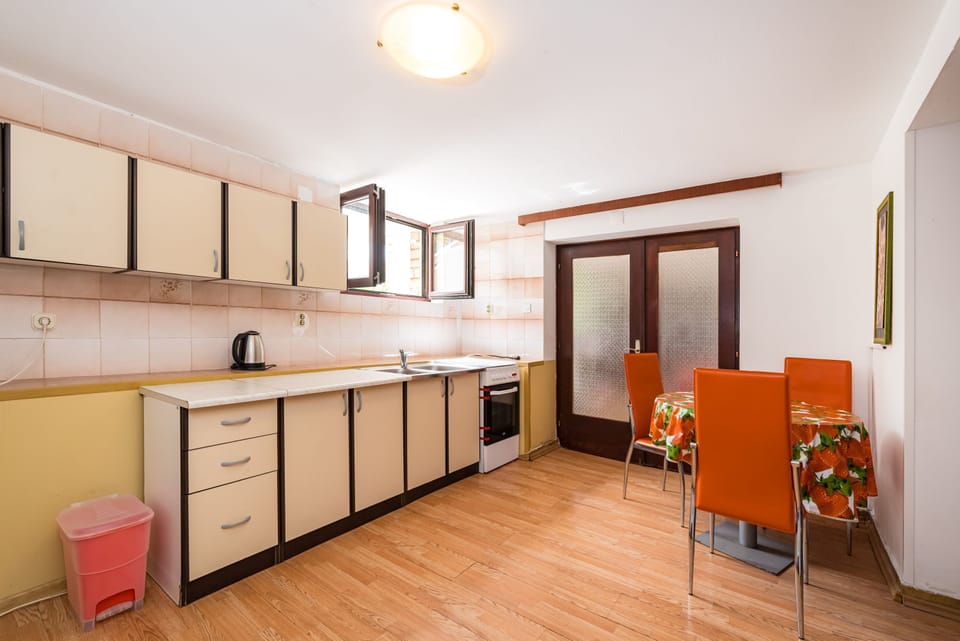 Apartment, 1 Bedroom, Balcony, Garden View | Private kitchen