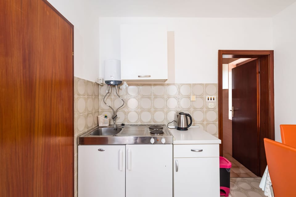 Apartment, 1 Bedroom, Balcony, Garden View | Private kitchen