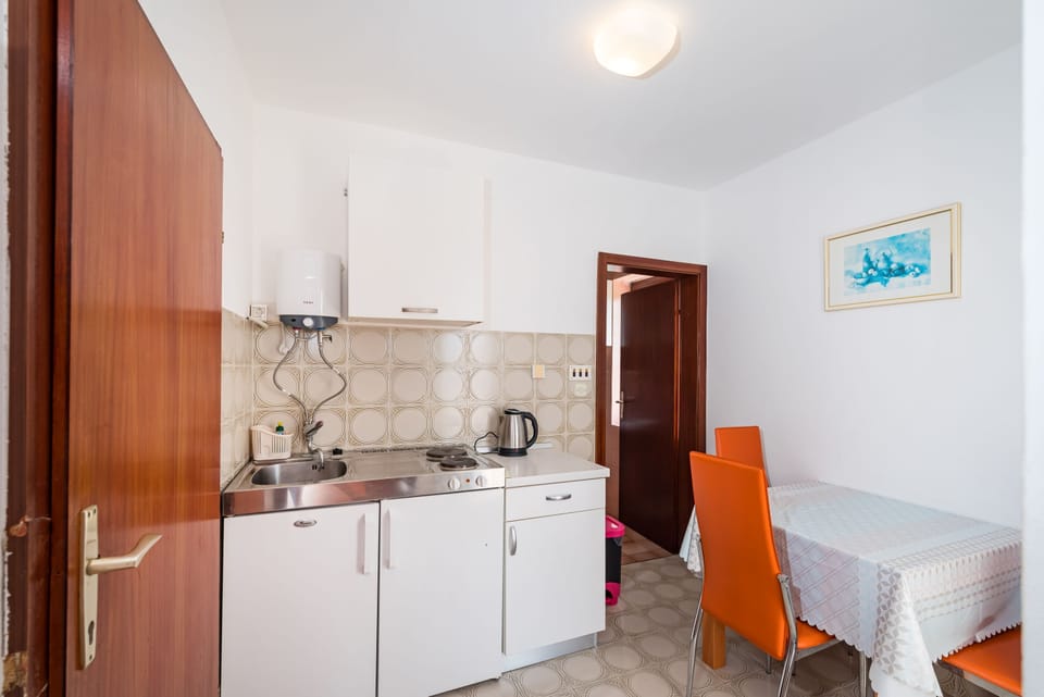 Apartment, 1 Bedroom, Balcony, Garden View | Private kitchen
