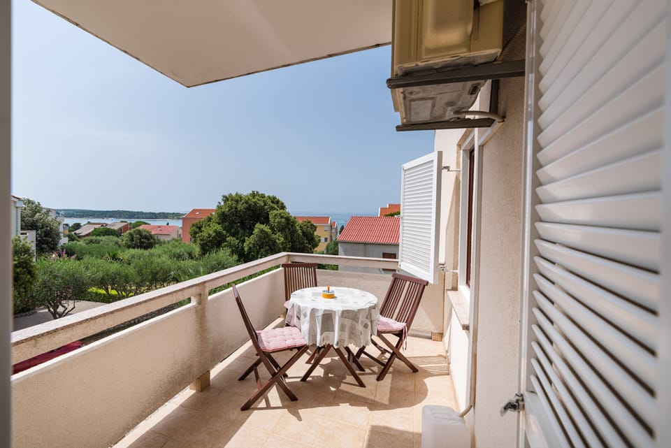 Apartment, 1 Bedroom, Balcony, Garden View | Outdoor dining