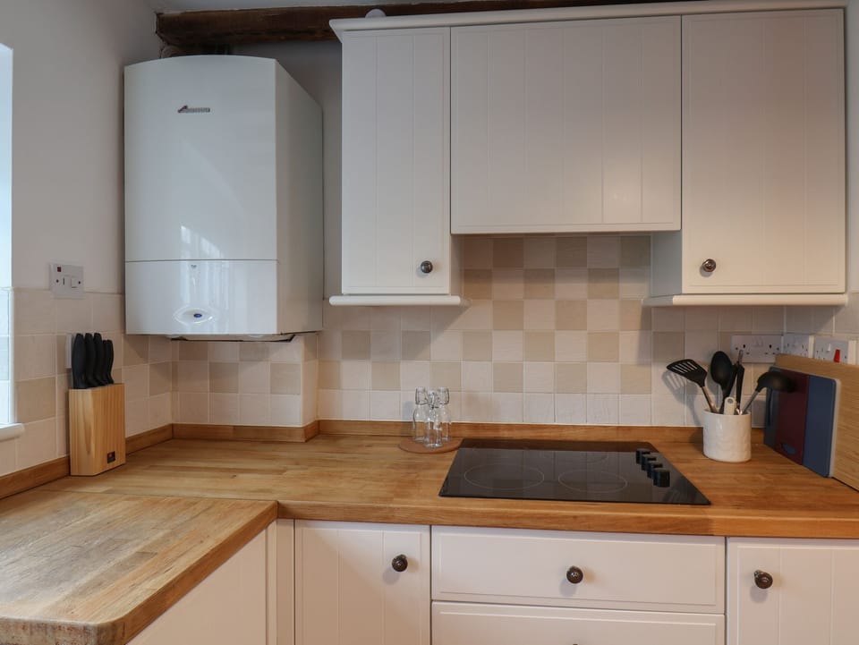 Fridge, cookware/dishes/utensils