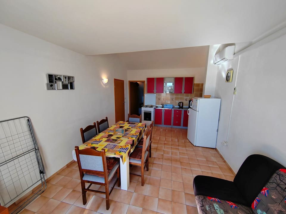 Apartment, 2 Bedrooms, Balcony, Garden View | Interior