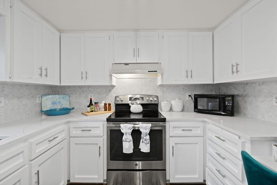 Almost everything you need is in this kitchen for you to feel at home!