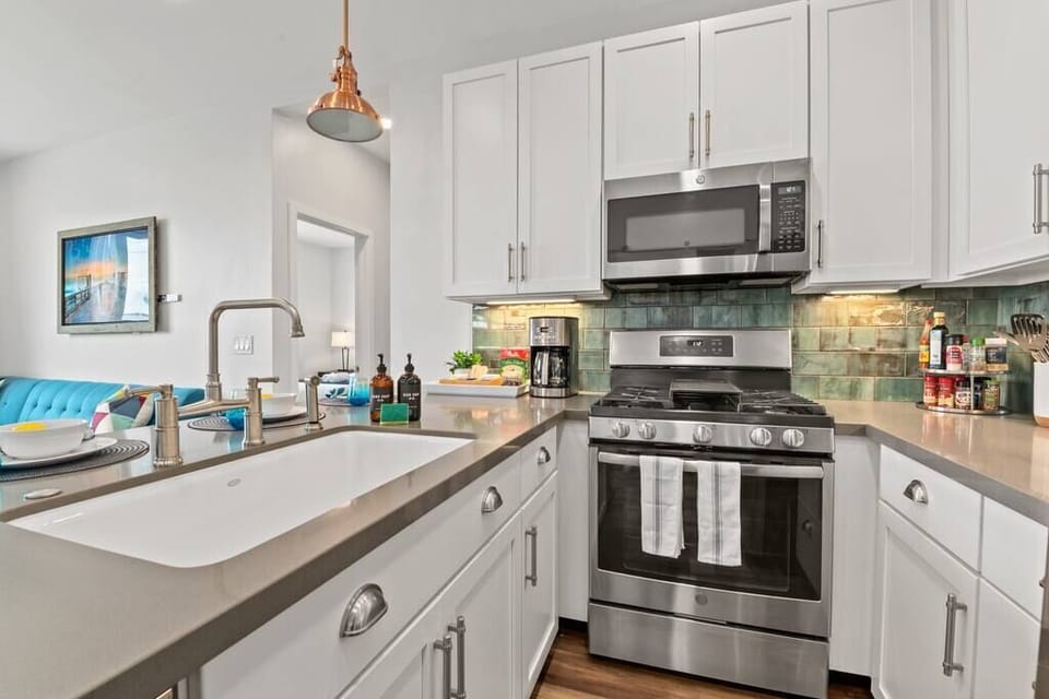 Full kitchen