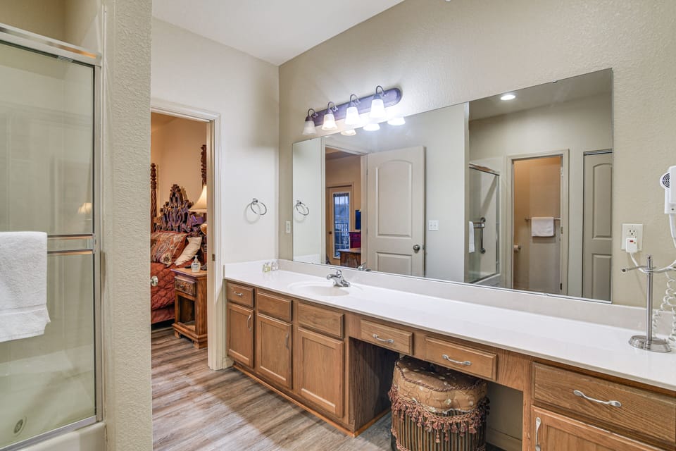 Branson Condo: Private Balcony, 1 Mi to Strip! Apartment in Branson