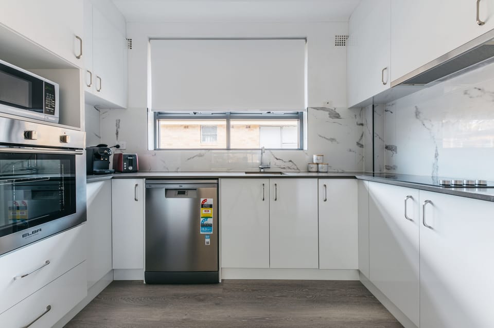 Family Apartment | Private kitchen | Full-size fridge, microwave, oven, stovetop