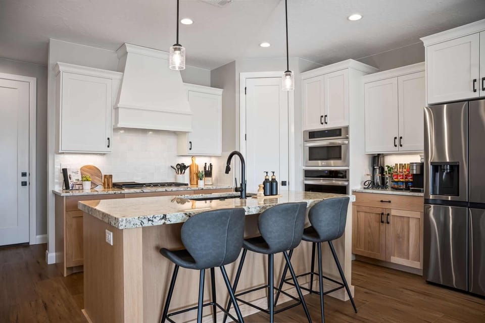 Townhome, 5 Bedrooms | Private kitchen | Fridge, oven, coffee/tea maker, toaster