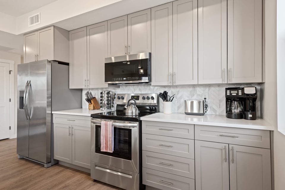 Condo, 2 Bedrooms | Private kitchen | Fridge, oven, coffee/tea maker, toaster
