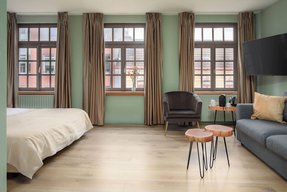 Deluxe Double Room | Desk, laptop workspace, blackout drapes, free cribs/infant beds
