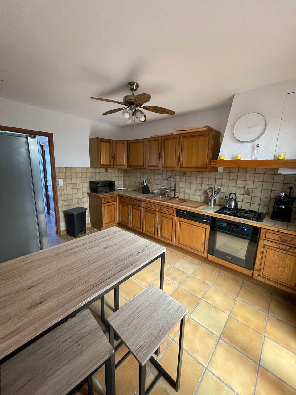 A functional and fully equipped kitchen.
