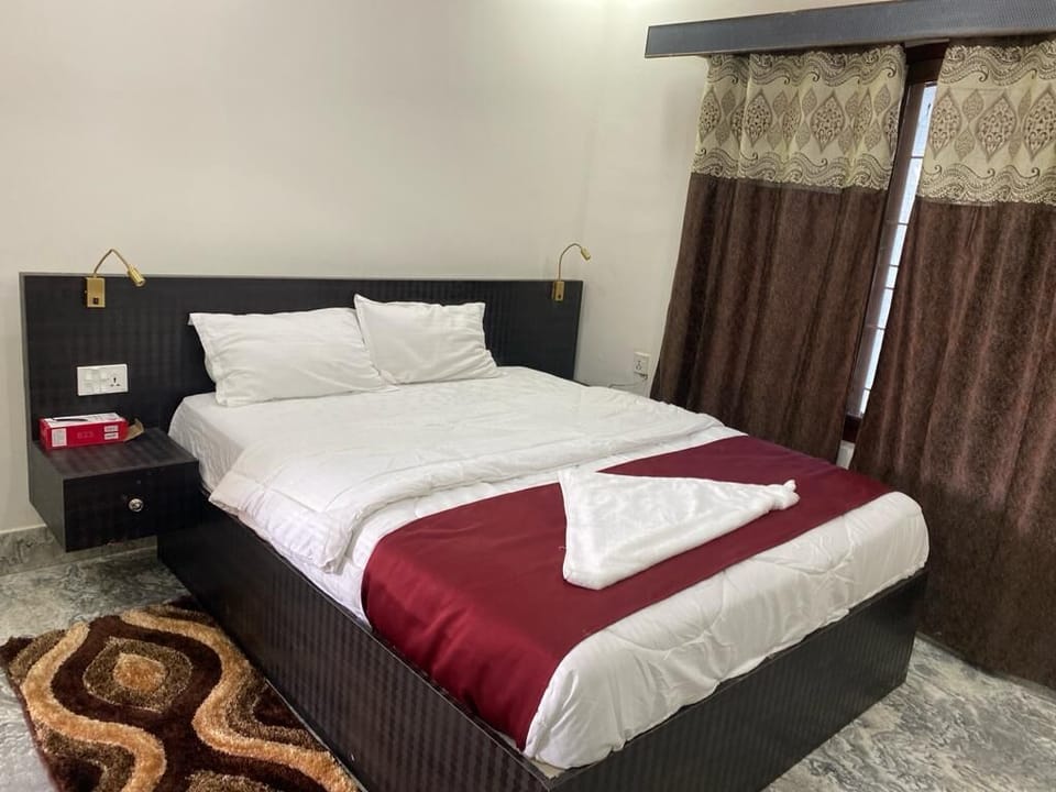Egyptian cotton sheets, premium bedding, memory foam beds, desk