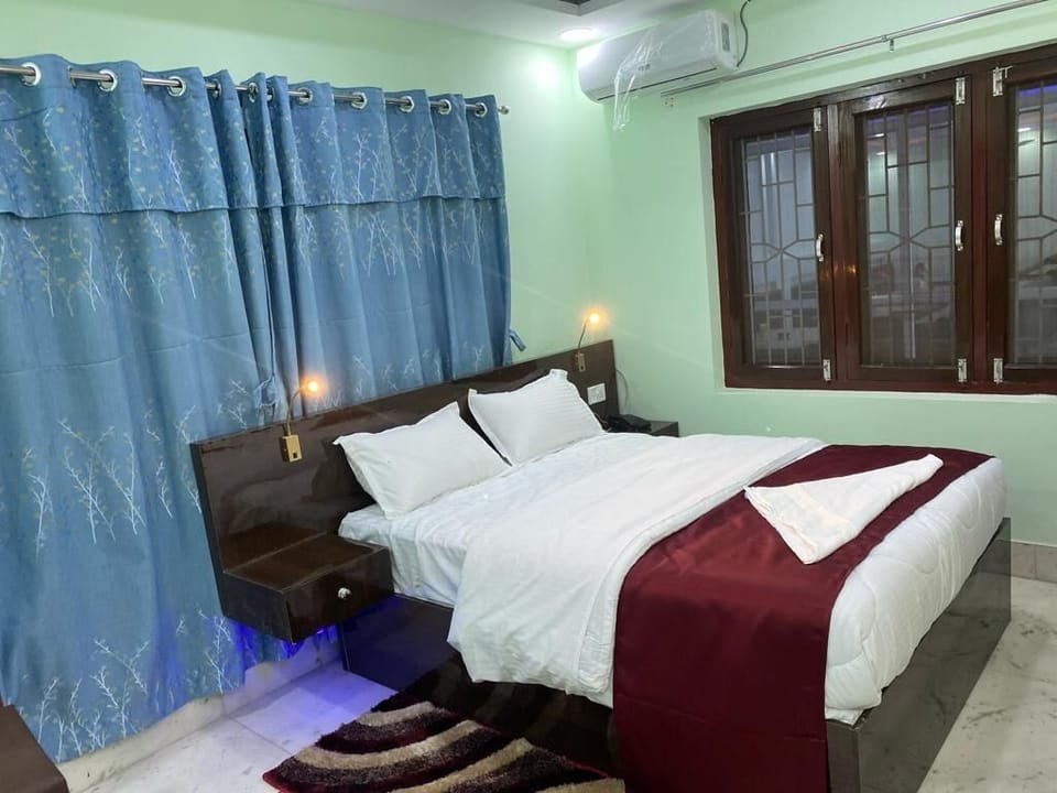 Deluxe Double or Twin Room, 1 Bedroom | Egyptian cotton sheets, premium bedding, memory foam beds, desk
