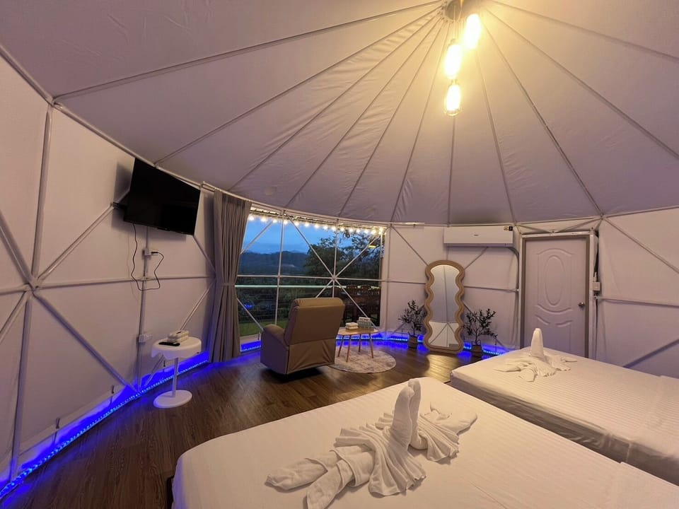 WiFi (free), bed sheets