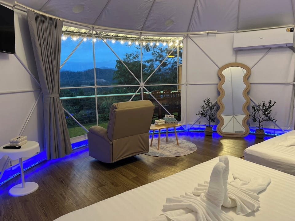 Signature Room | WiFi (free), bed sheets