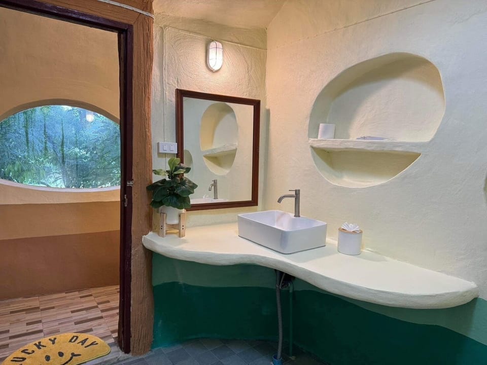 Family Room | Bathroom | Free toiletries, bidet, towels, soap