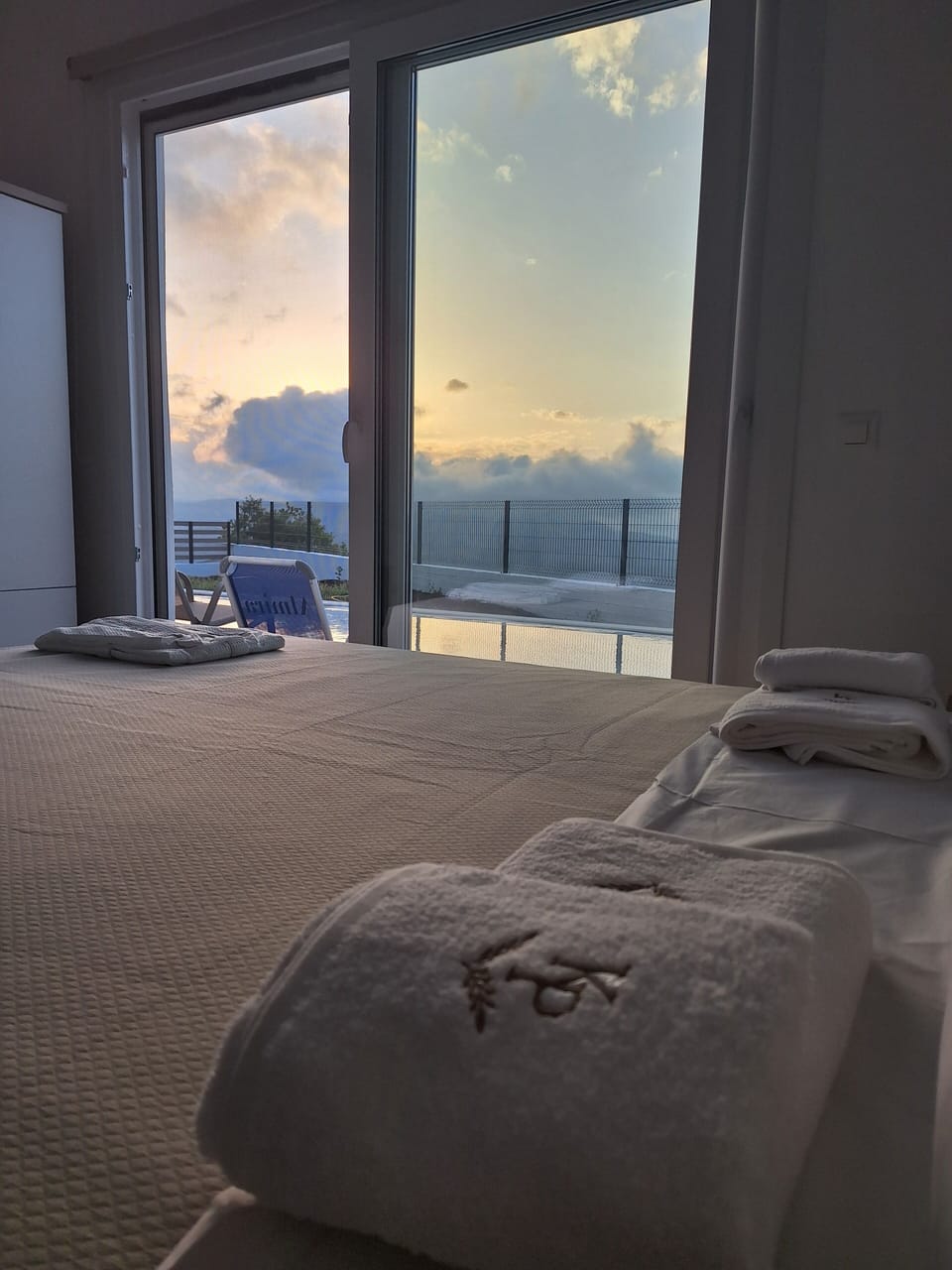 Standard Room With Shared Pool | Egyptian cotton sheets, premium bedding, memory foam beds, minibar