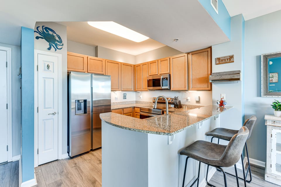 Kitchen | 9th-Floor Condo | Free WiFi | Central A/C