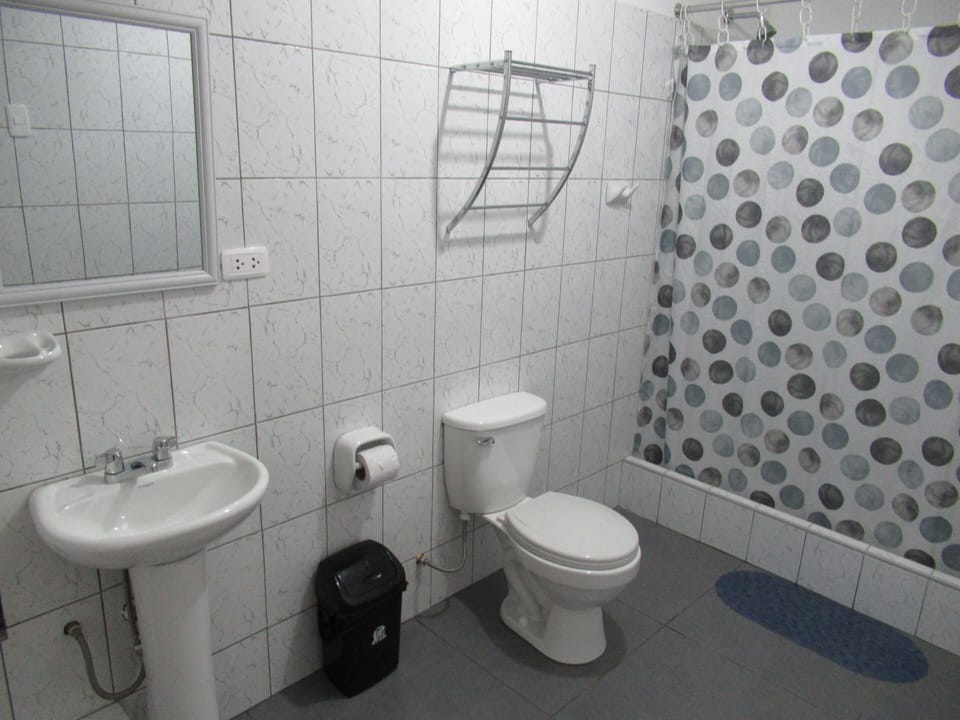 Family Triple Room | Bathroom | Towels