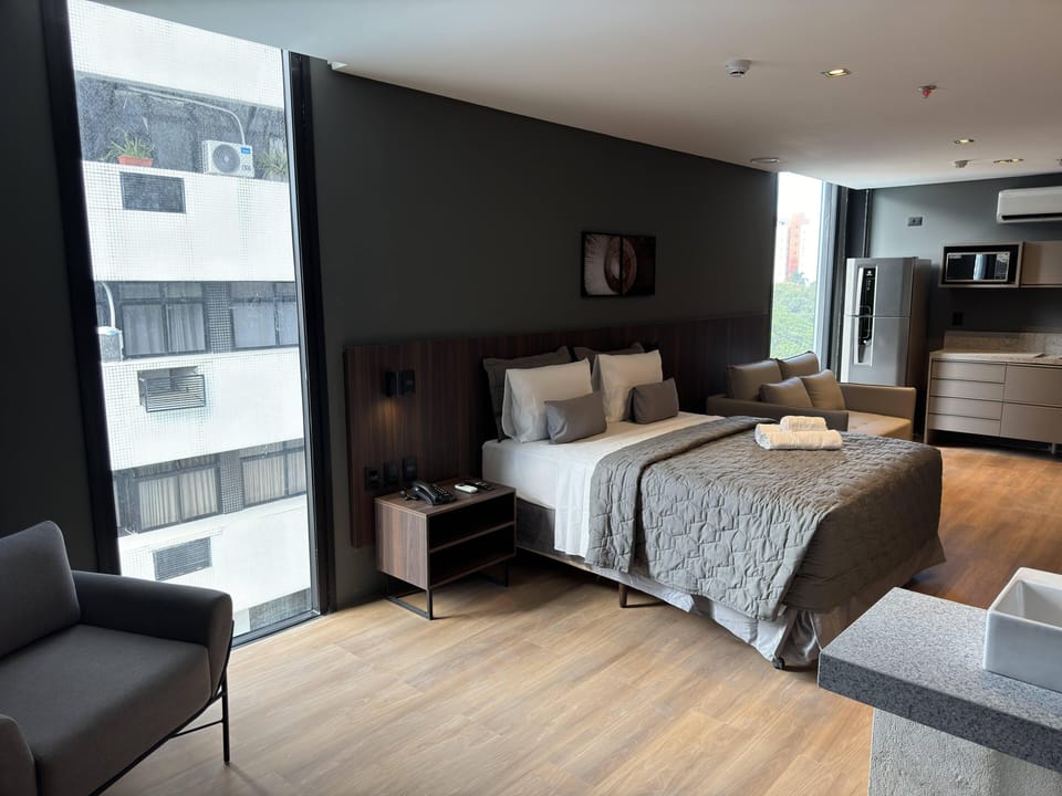 Superior Triple Room | Laptop workspace, bed sheets