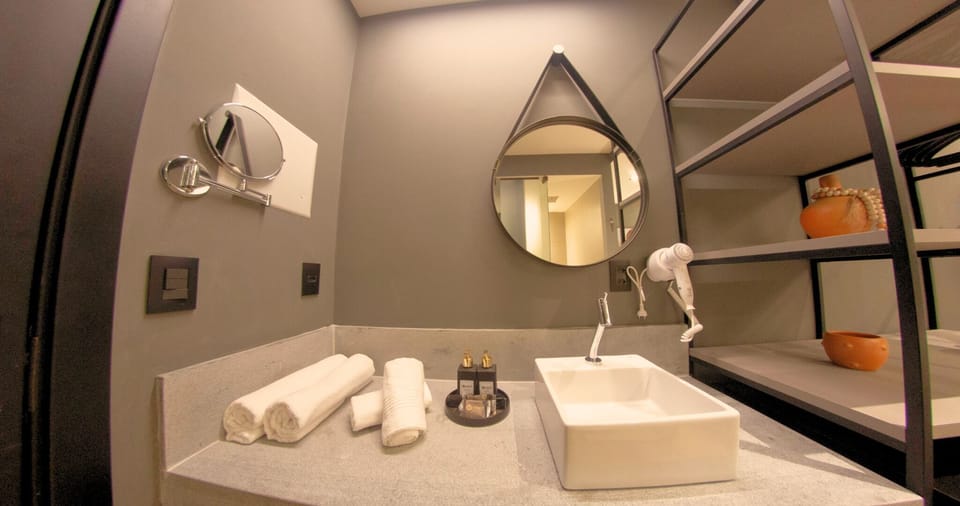 Standard Studio, 1 Double Bed | Bathroom | Shower, towels