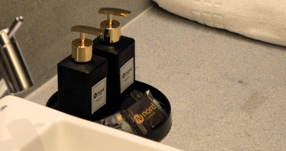 Standard Studio, 1 Double Bed | Bathroom | Shower, towels