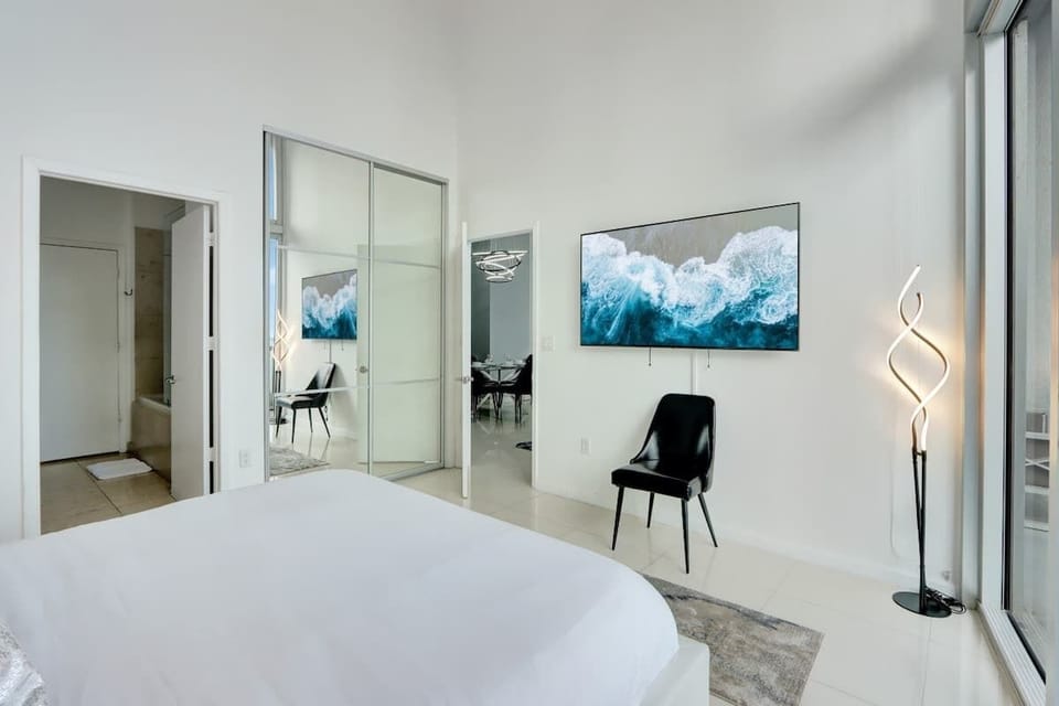King Bed Serenity Overlooking Stunning Views