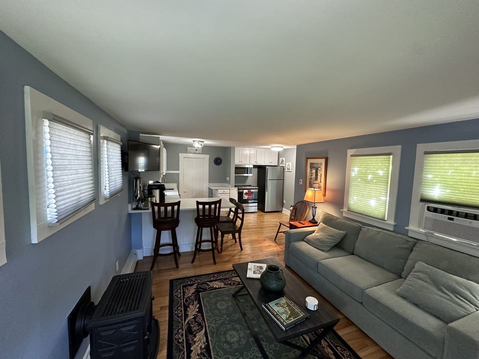 Livingroom, Queen sofa bed