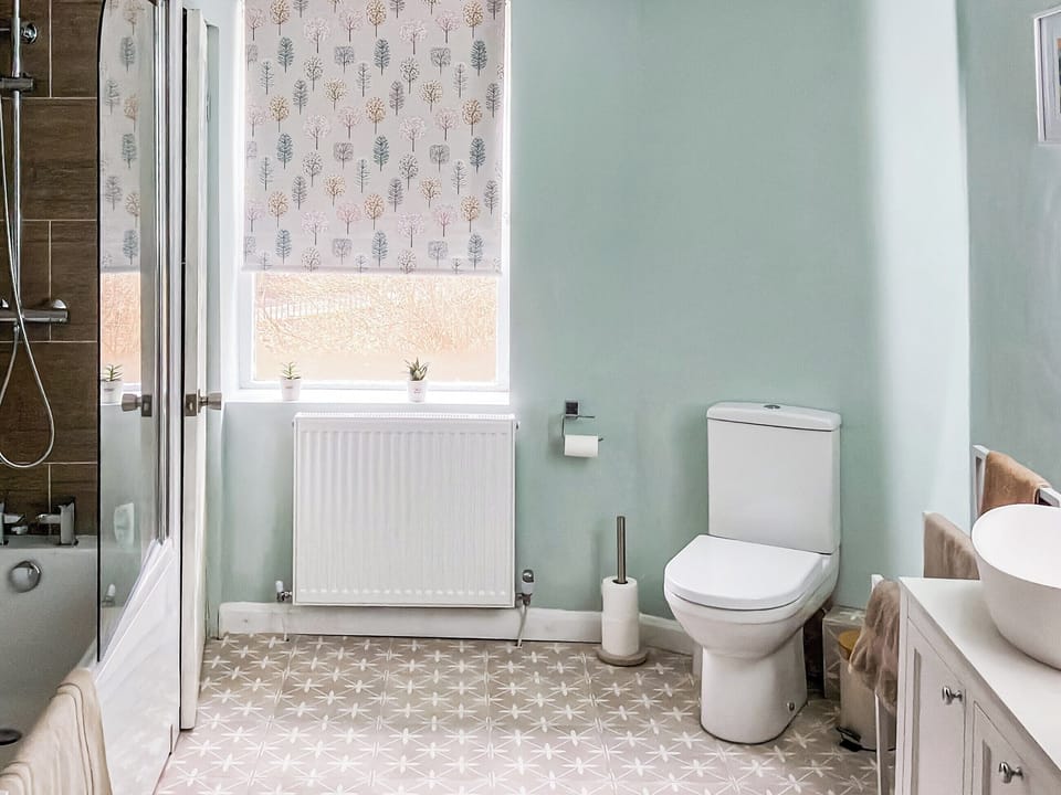 Bathroom | Daffodil Cottage, Cockermouth