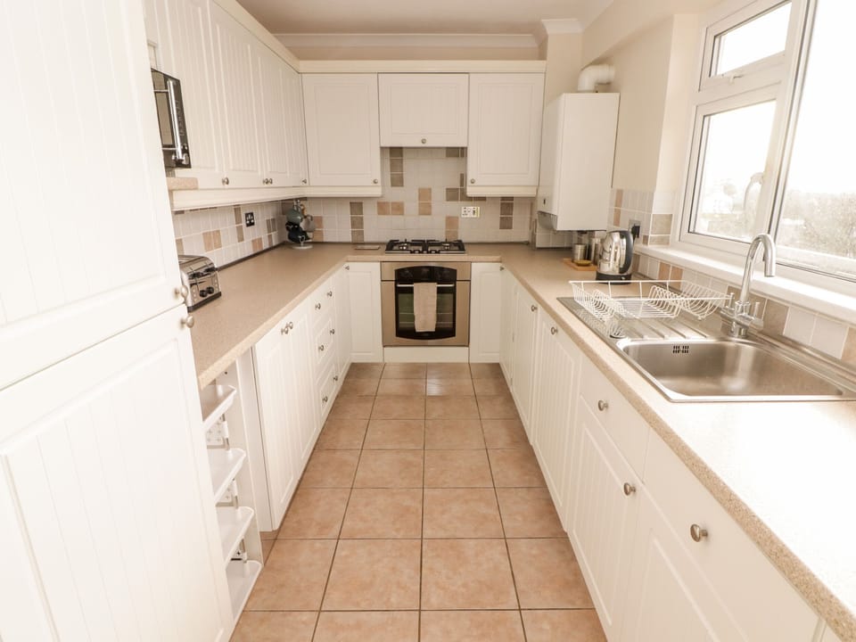 Fridge, dishwasher, toaster, cookware/dishes/utensils