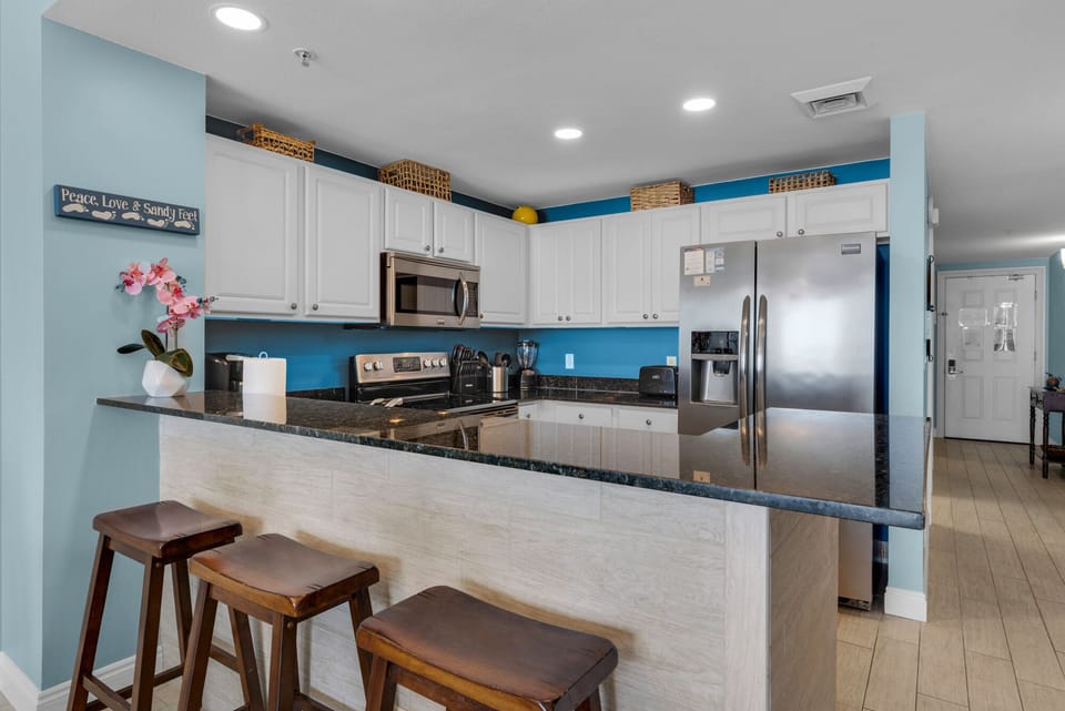 Kitchen - Indulge your inner chef in this stunning kitchen with modern appliances, gleaming surfaces, and all the cookware needed for delicious creations.
