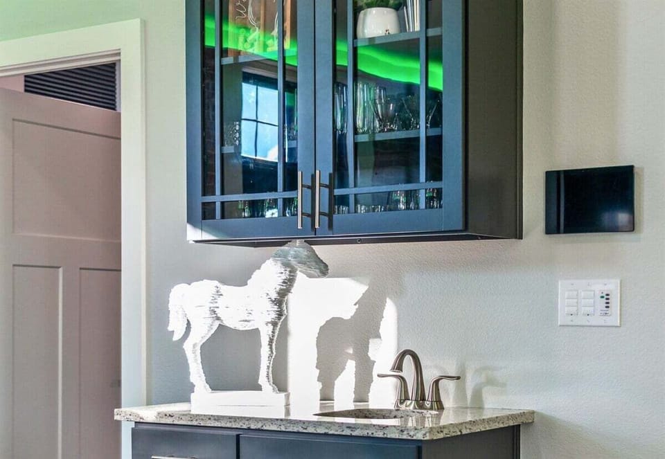 [Decor] Glasses and Bar Sink