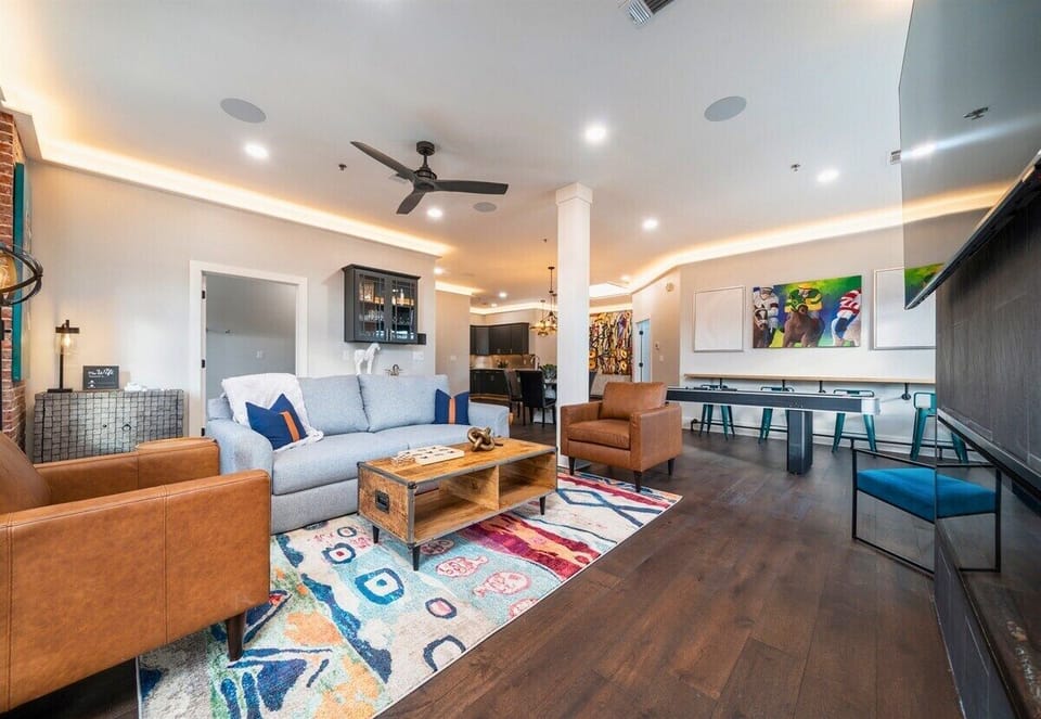 [Living Room] Seating for 4 in the Living Room with a Queen Size Sofa Bed