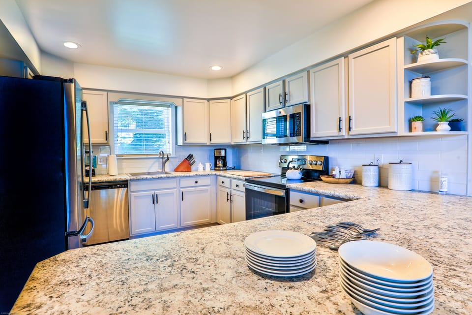 Fully applianced kitchen