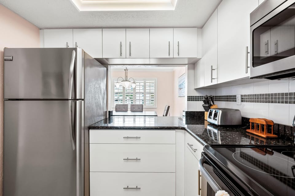 Condo, Multiple Beds (308) | Private kitchen | Full-size fridge, microwave, oven, stovetop