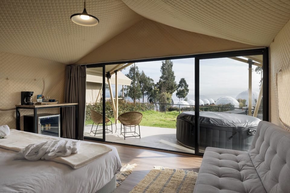 Superior Tent, Hot Tub | Hypo-allergenic bedding available, pillowtop beds, minibar