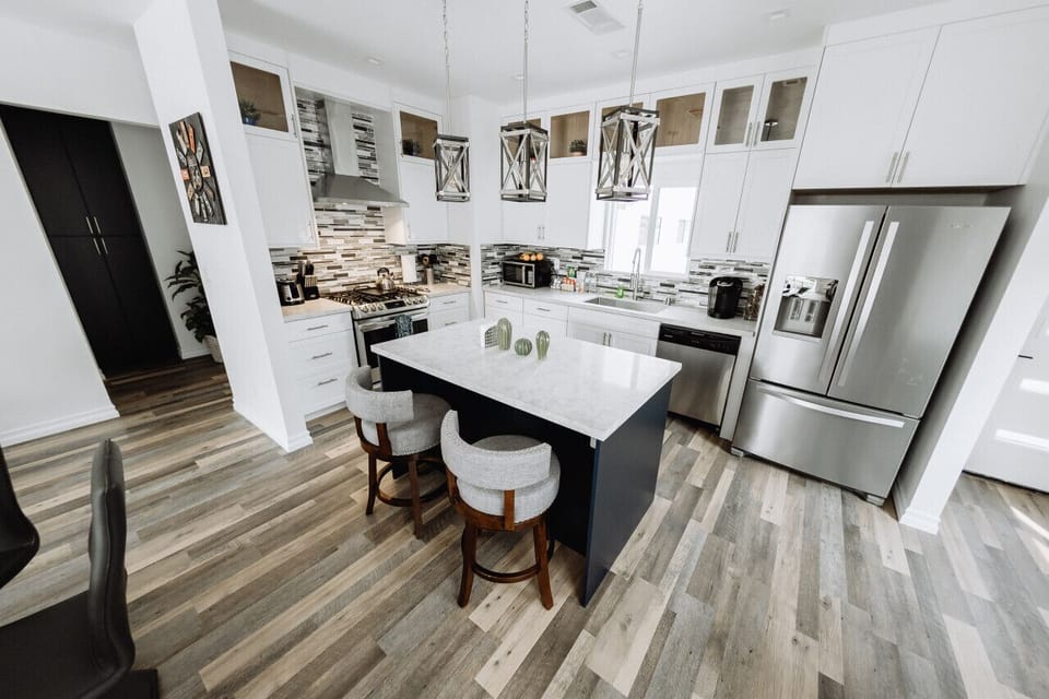 KITCHEN & DINING AREA