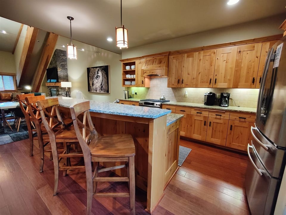 Breakfast Bar and Kitchen, opening to Living Room