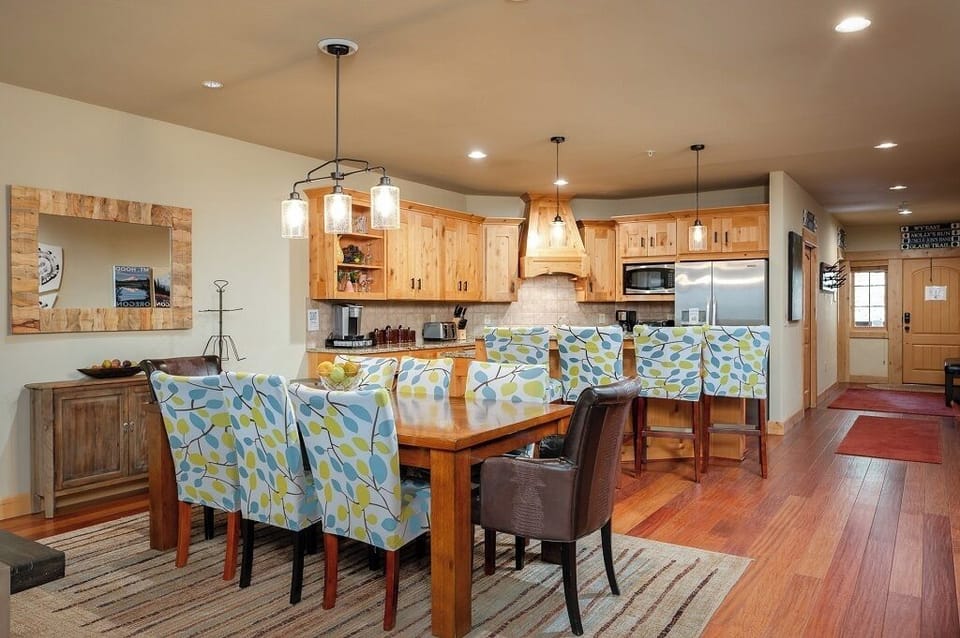 Dining room seating