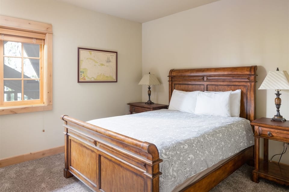 Guest Bedroom with Queen Bed