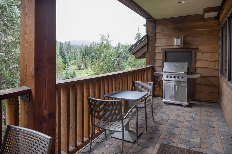 Private Balcony Seating