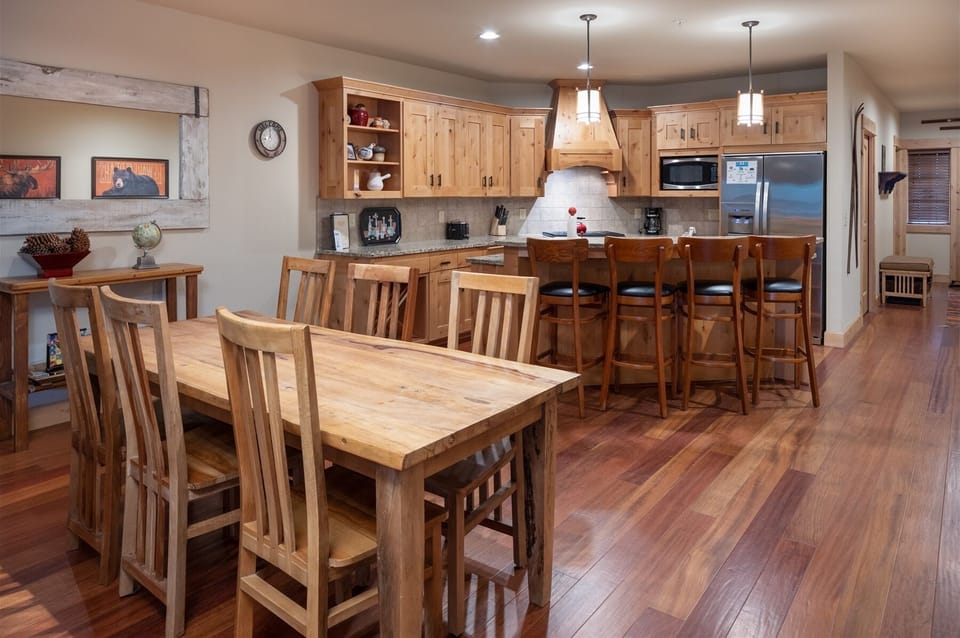 Dining Room Seating with Breakfast Bar