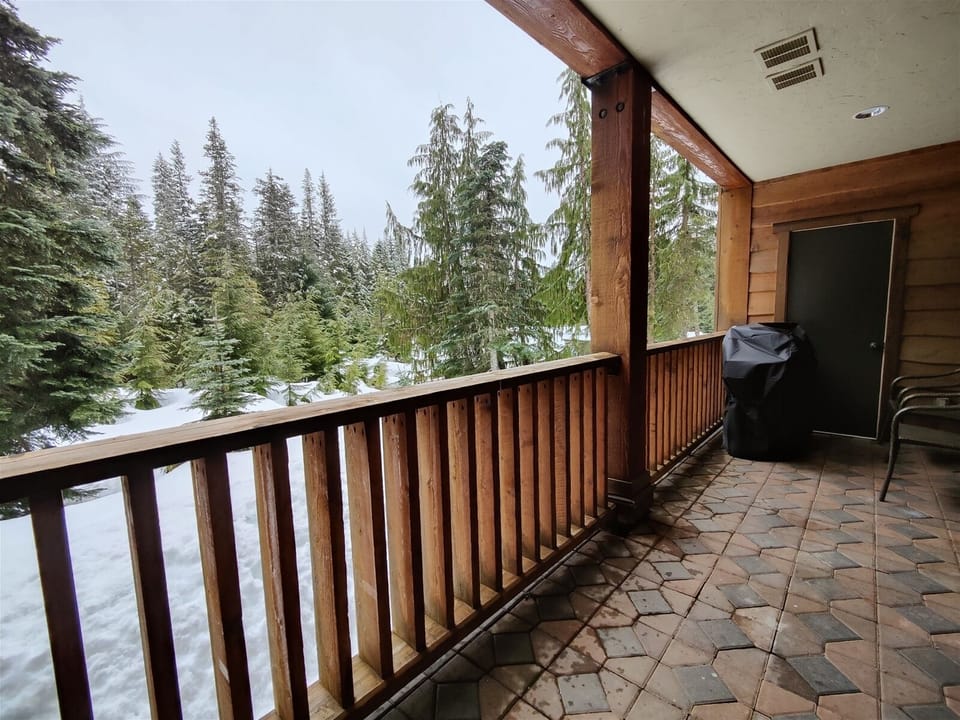 BBQ on Private Balcony